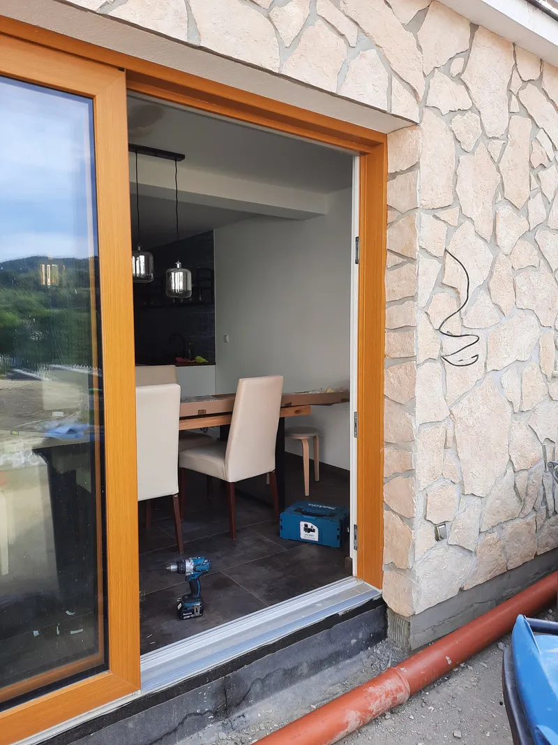 Pevná okenní síť v rámu - detail